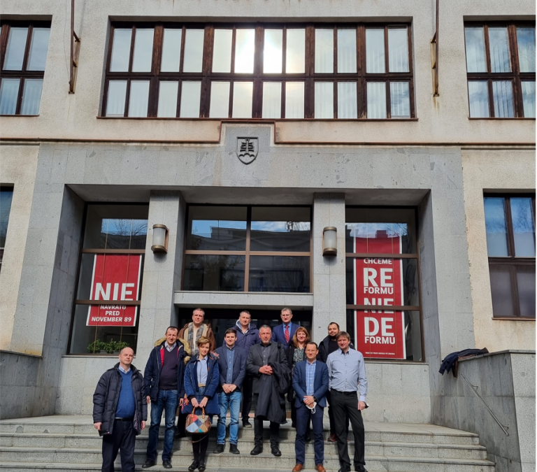 STUDIJSKO PUTOVANJE U OKVIRU PROJEKTA IC4HEDS – UPOZNAVANJE S NAJBOLJIM PRAKSAMA U PODRUČJU DIGITALNE TRANSFORMACIJE I INDUSTRIJE 4.0 NA SLOVAČKOM TEHNOLOŠKOM SVEUČILIŠTU U BRATISLAVI